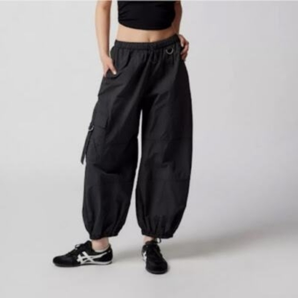 Urban Outfitters Pants - Urban Outfitters Black Balloon Cargo Pants Size xs
